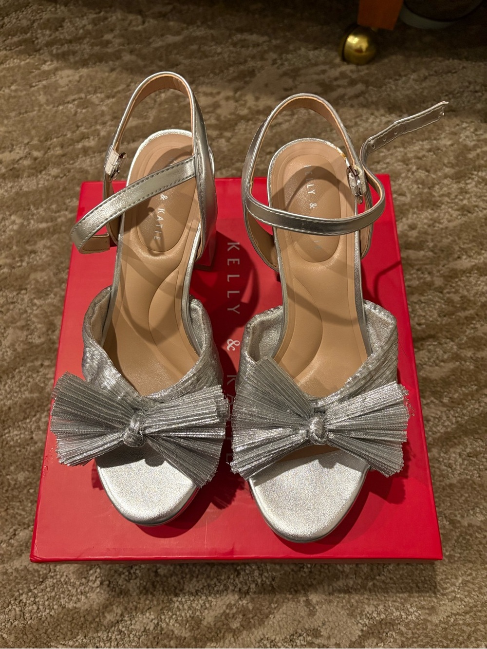 Kelly & Katie Lux Met Lemet PL Bow Platform Heels in Silver US 6M Like New